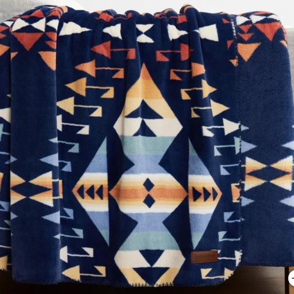 Pendleton Ultra Soft Throw, Big Thunder Print - Picture 2 of 5